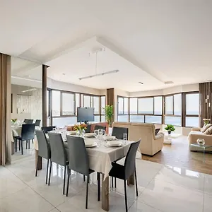 seaview-luxury-haven-living-3-bedrooms-seafront.hotelssaintjulians.com/